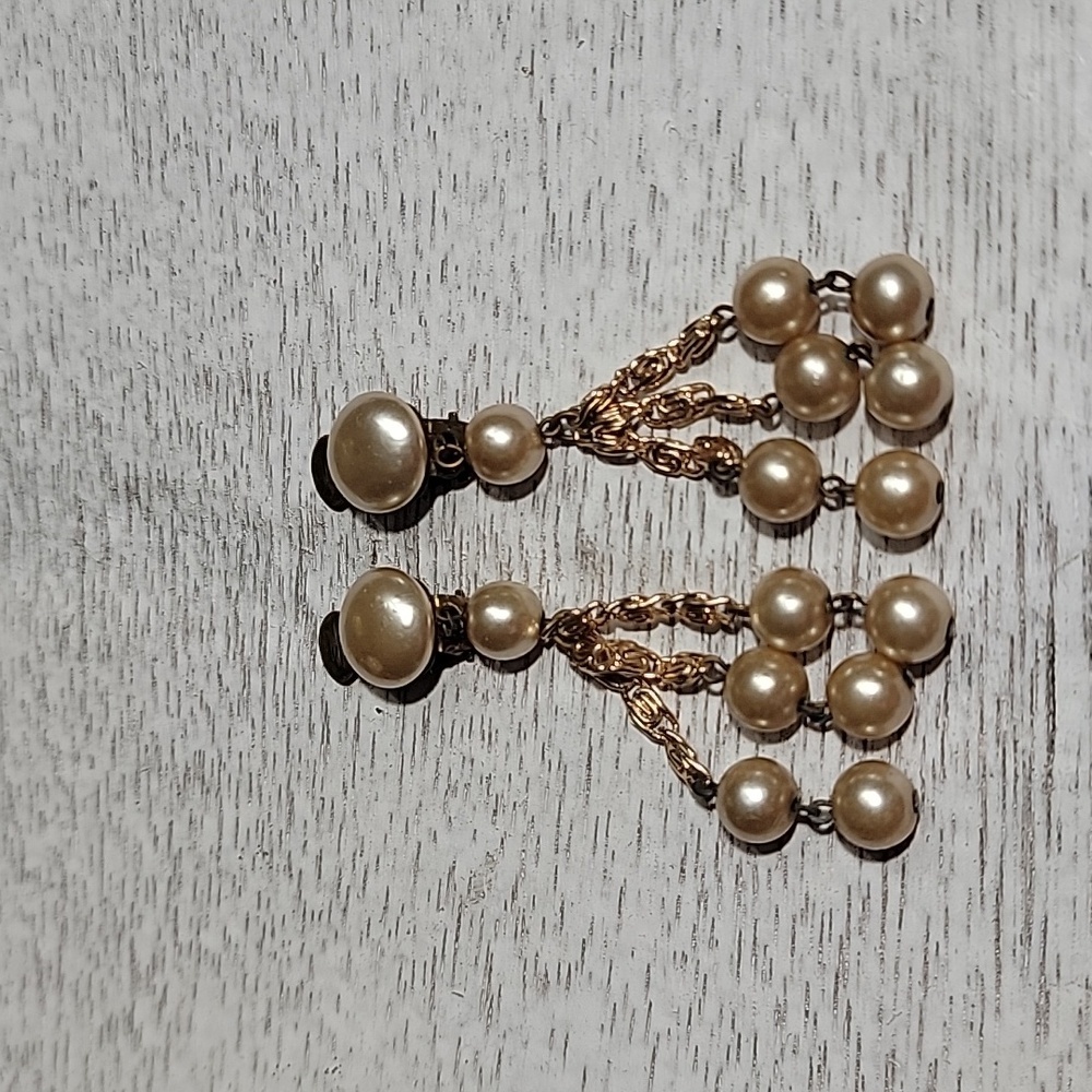 Faux Champagne Pearl Cha Cha Drop Clip On Vintage Earrings